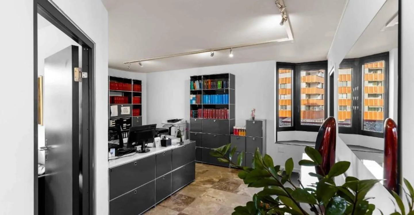 Ideally Located Office: 98 m² with Included Parking Space - Photo 6 of 8