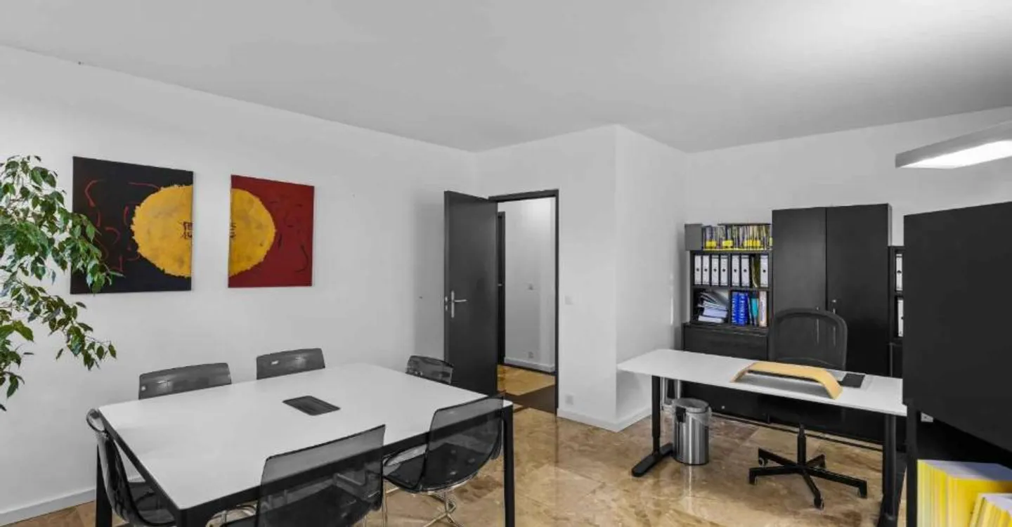 Ideally Located Office: 98 m² with Included Parking Space - Photo 4 of 8
