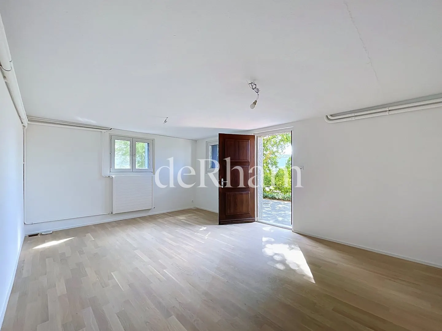 Charming Villa with Lake View - Photo 7 of 13