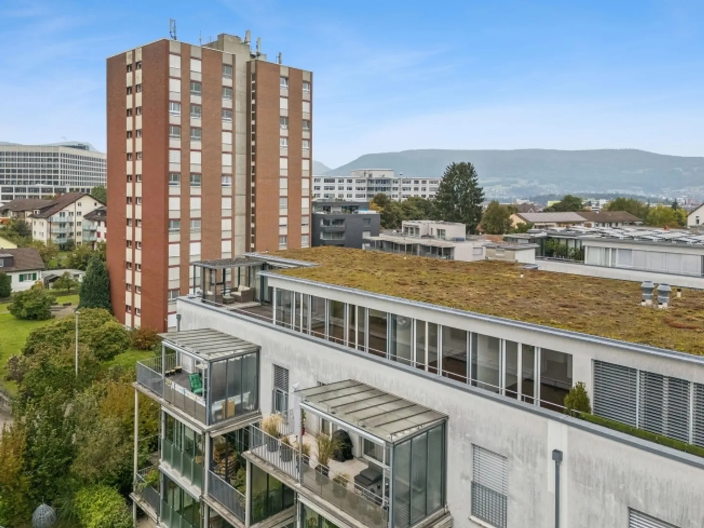 «Exklusive Attika mit 5.5 Zimmern und Panoramablick im Hübeliacker Suhr» - Foto 9 von 13
