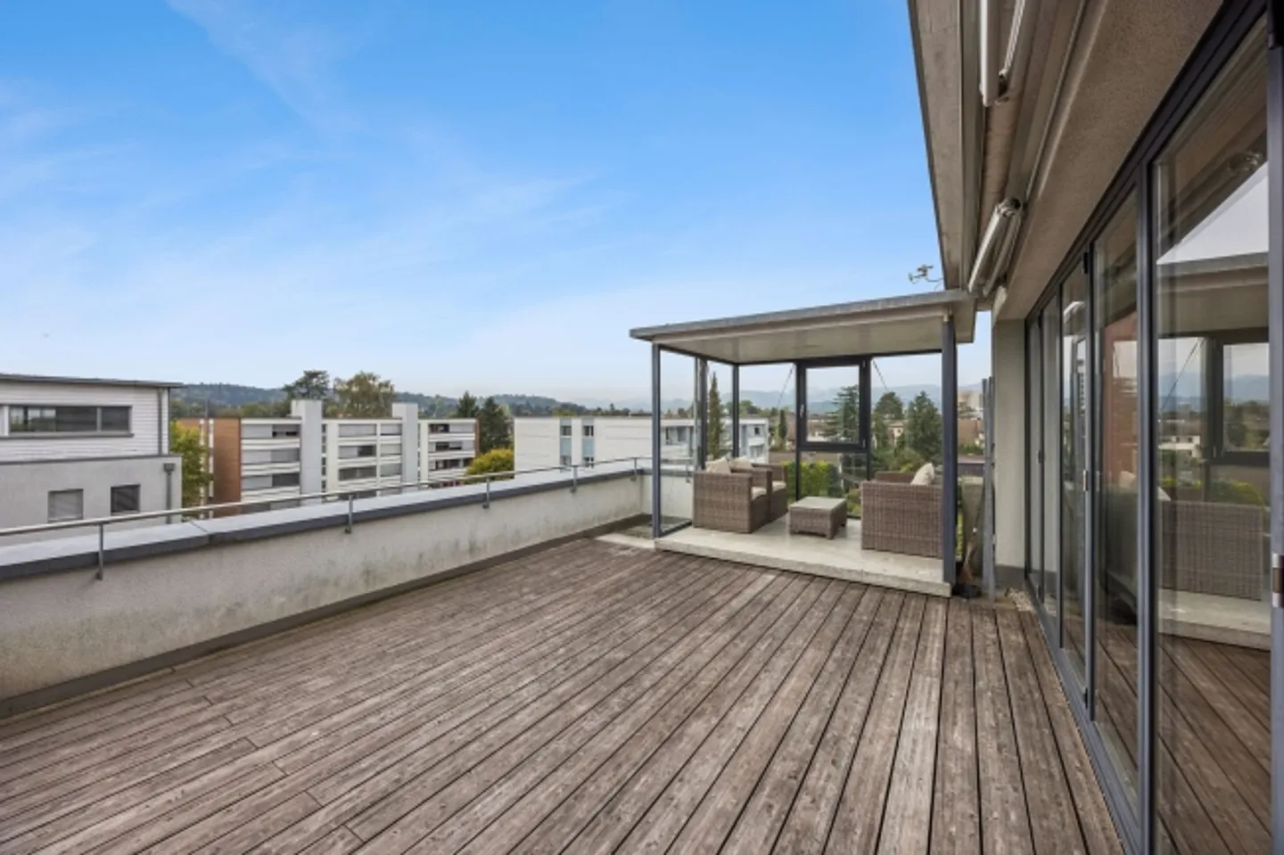 «Exklusive Attika mit 5.5 Zimmern und Panoramablick im Hübeliacker Suhr» - Foto 10 von 13