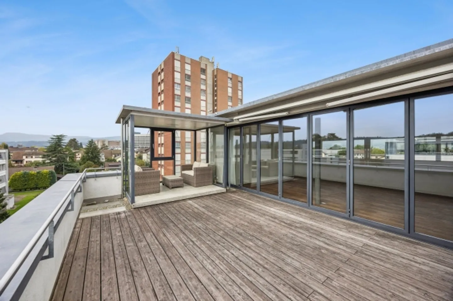 «Exklusive Attika mit 5.5 Zimmern und Panoramablick im Hübeliacker Suhr» - Foto 11 von 13