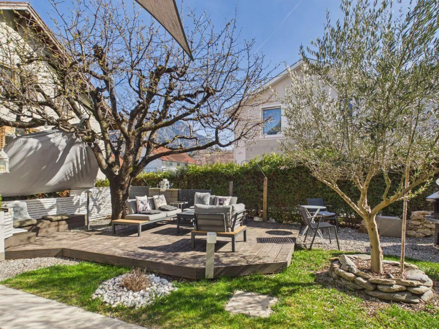 Charming multi-family house with development potential in a quiet location - Photo 5 of 13
