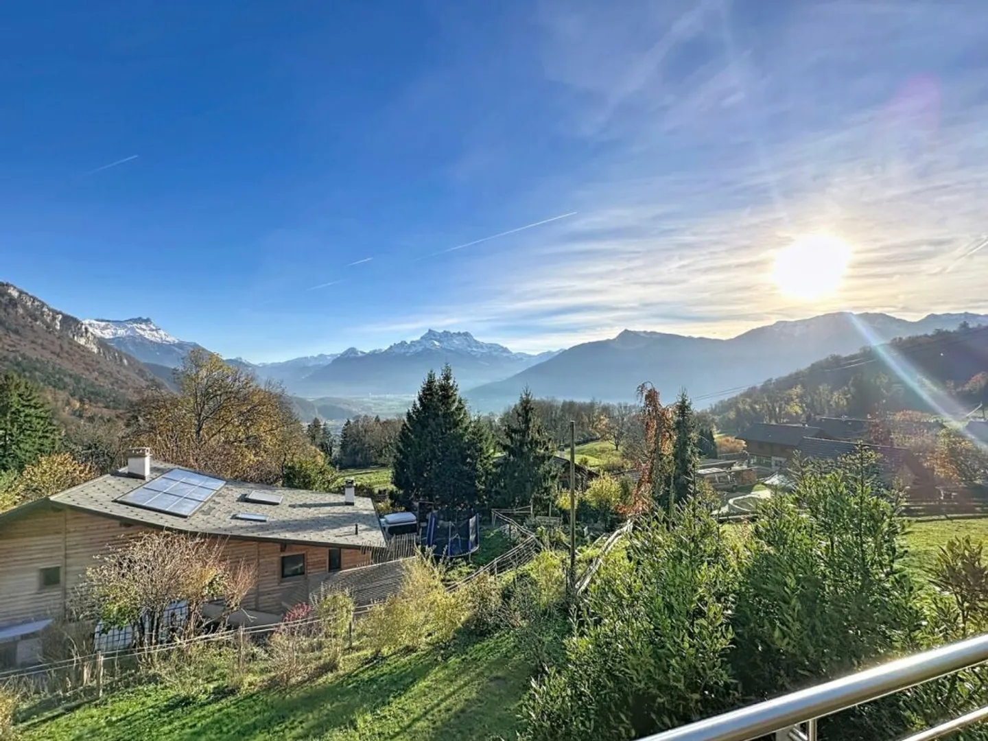 Magnifique villa d'architecte avec magnifique vue panoramique sur la plaine - Foto 3 von 17