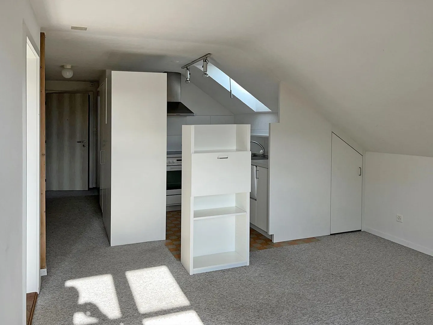 Appartement sous les combles - Photo 2 sur 9