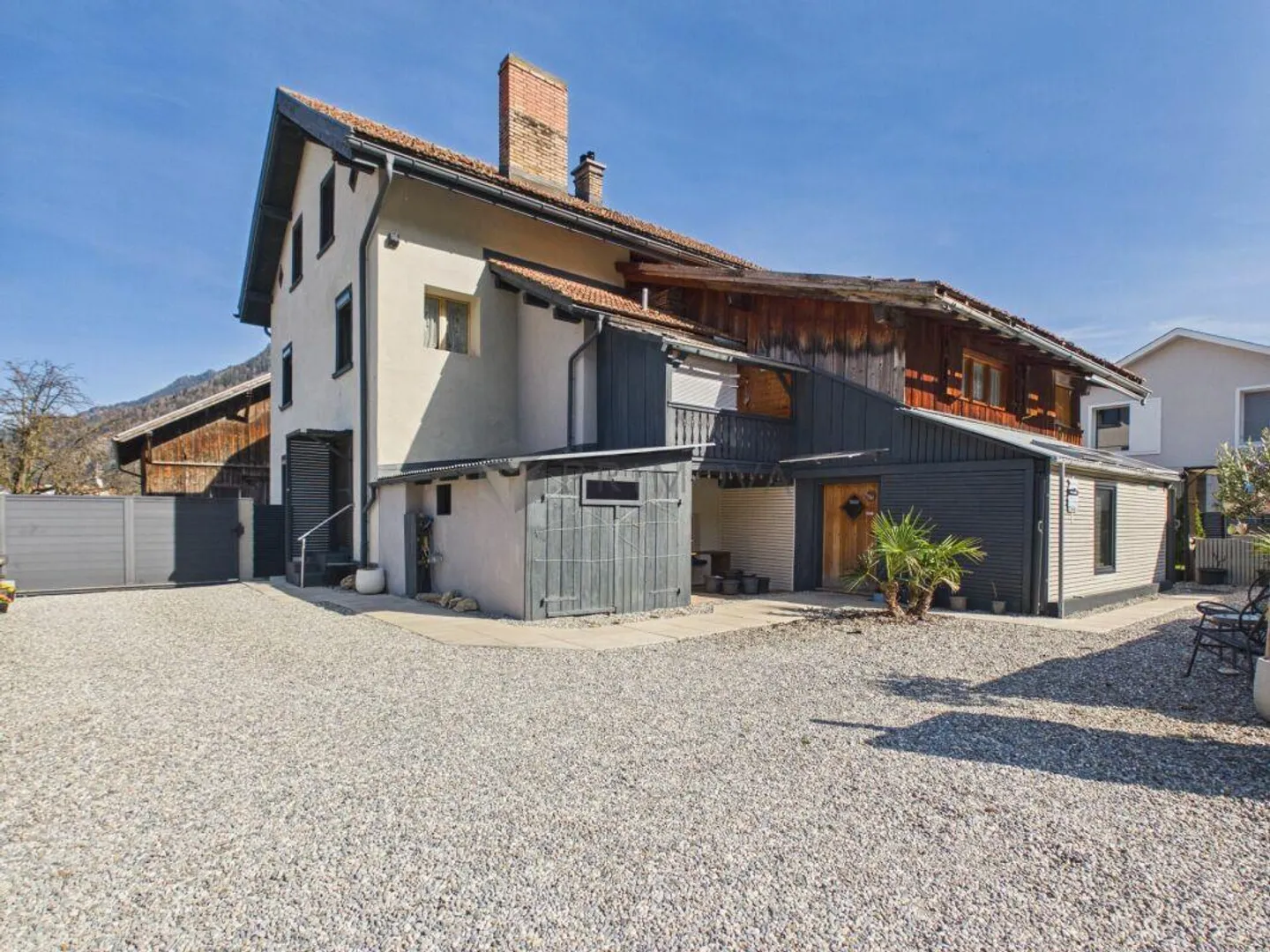 Charming multi-family house with development potential in a quiet location - Photo 6 of 13