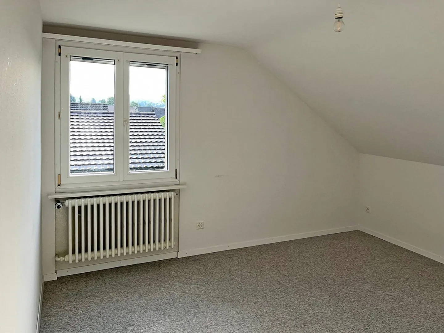 Appartement sous les combles - Photo 3 sur 9