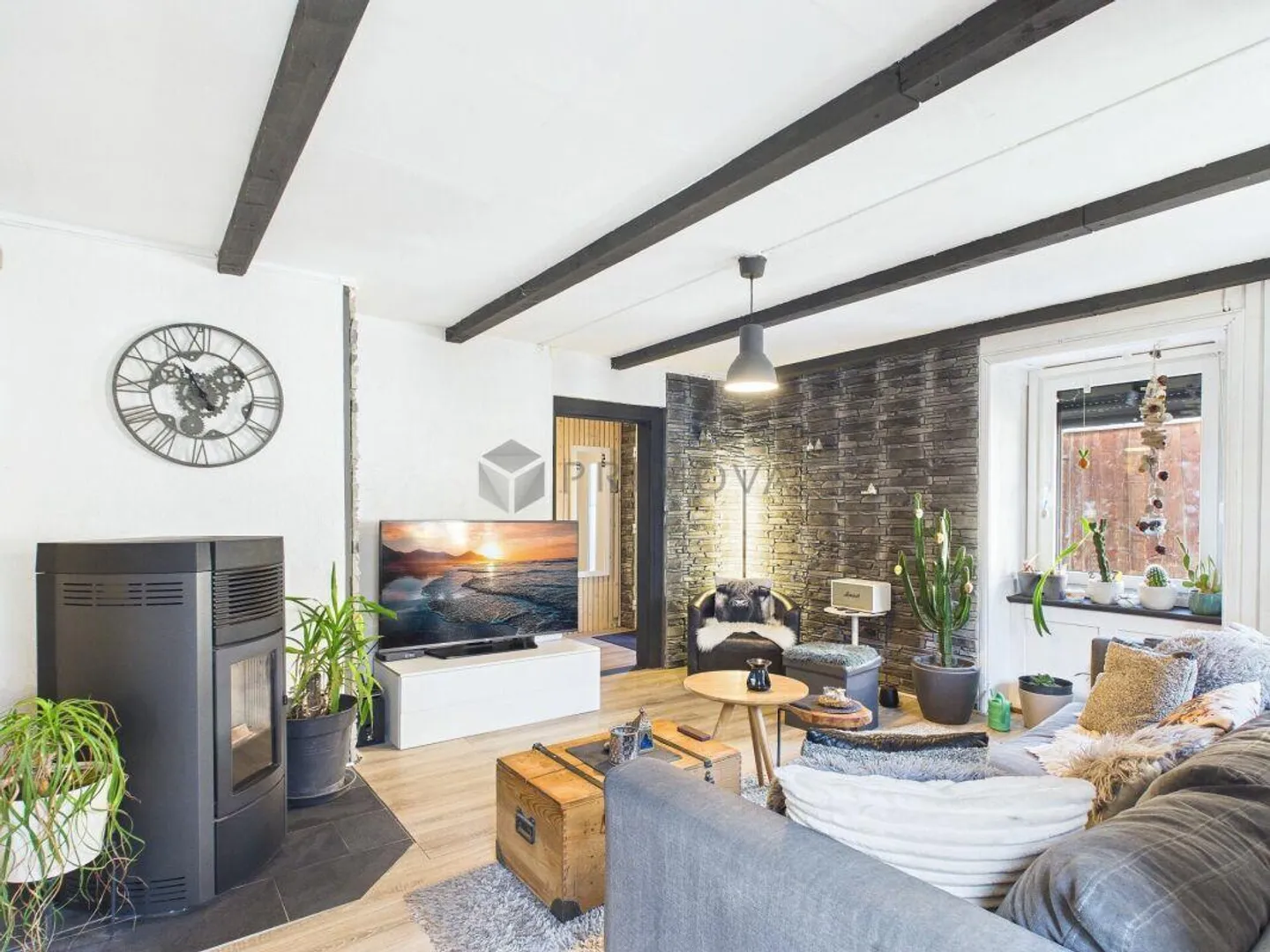 Charming multi-family house with development potential in a quiet location - Photo 8 of 13