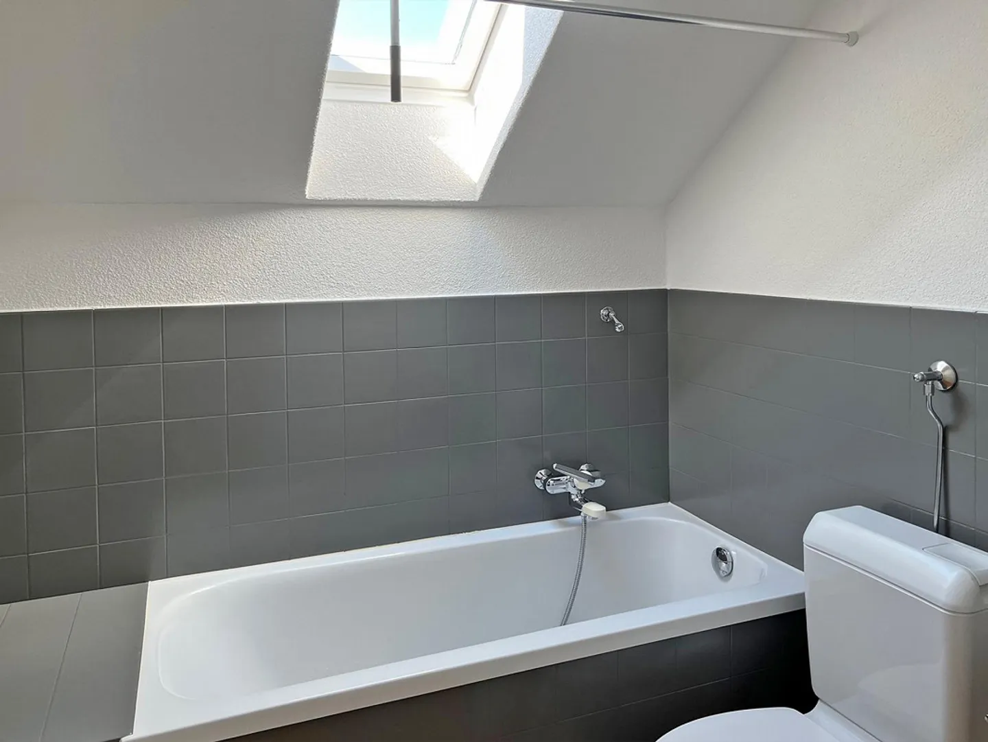 Appartement sous les combles - Photo 5 sur 9