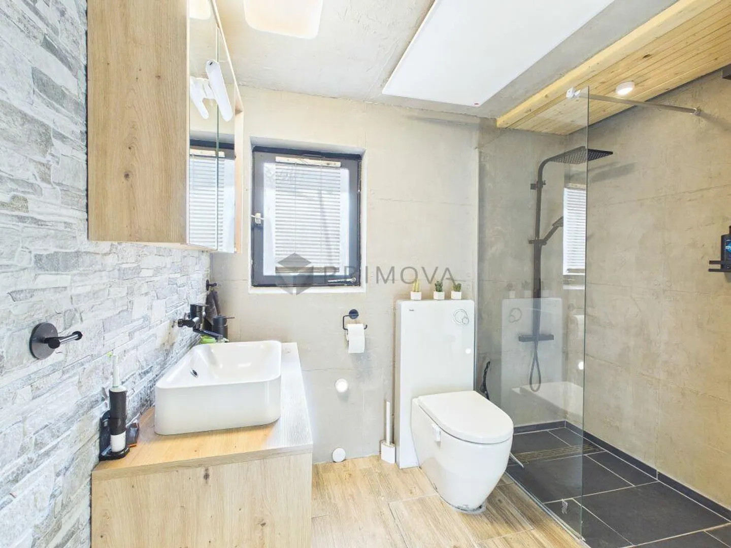 Charming multi-family house with development potential in a quiet location - Photo 9 of 13