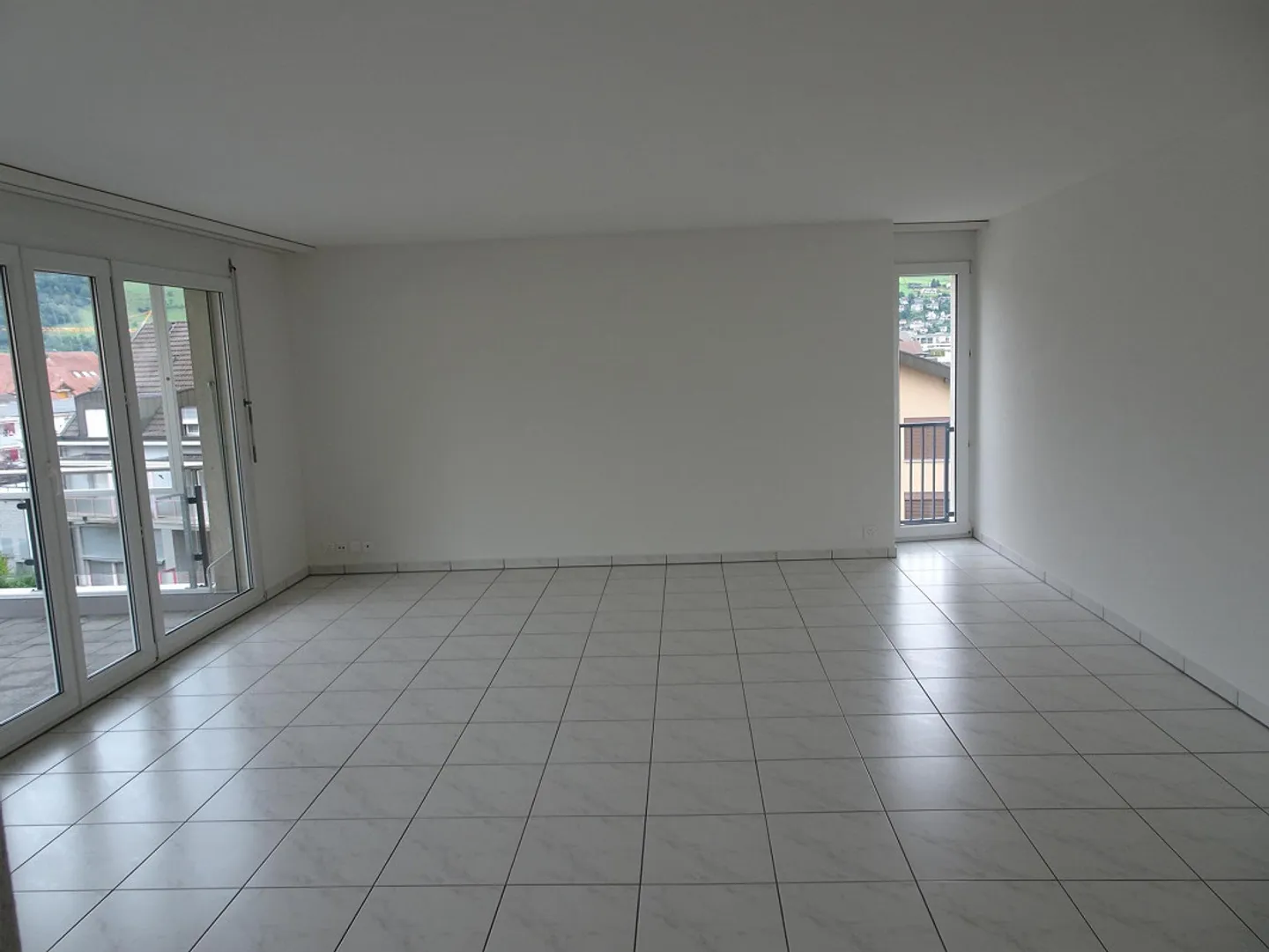 4 1/2 Room Apartment - Photo 1 of 11