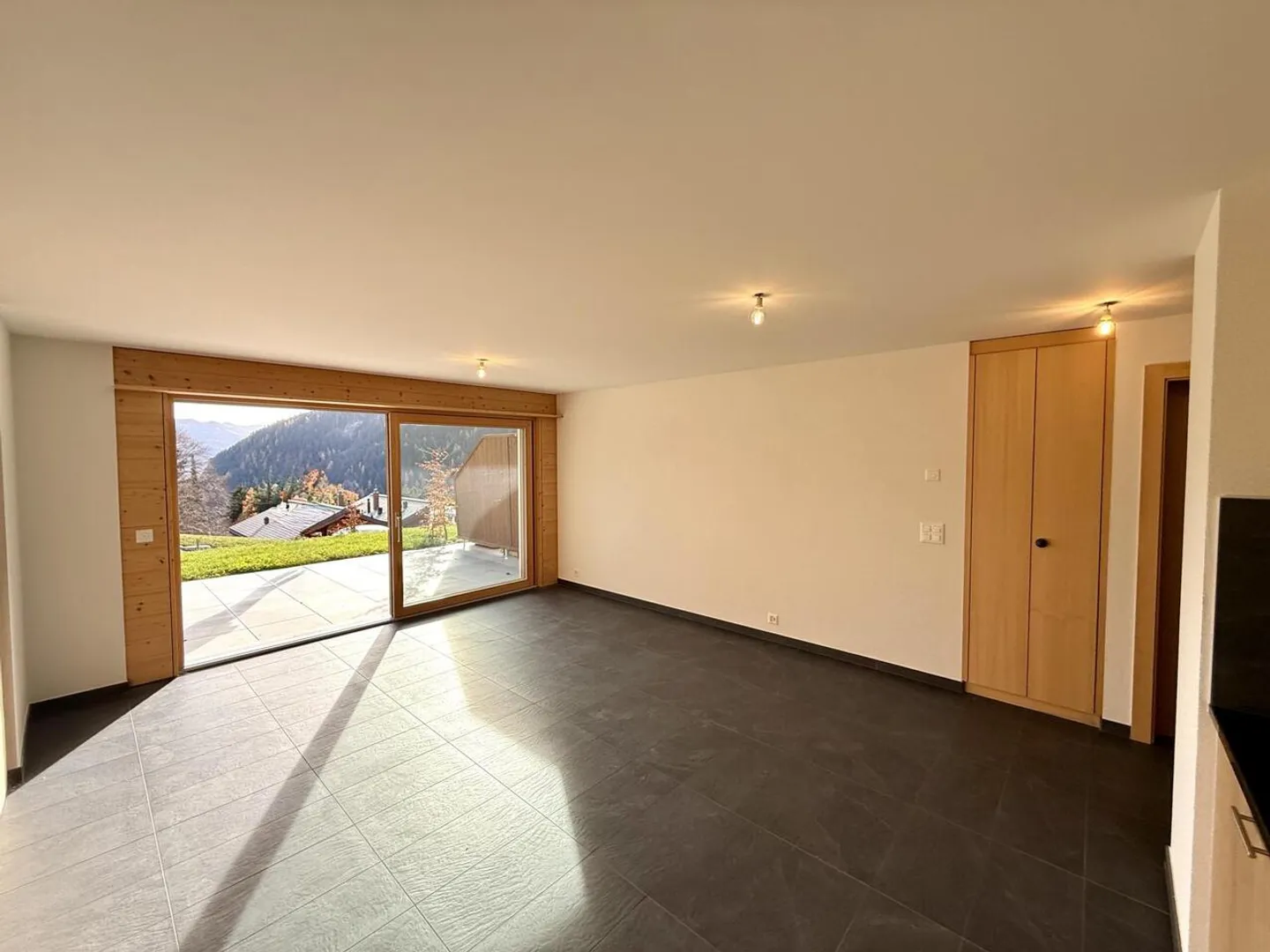 2.5 pièces neuf avec terrasse Sud et vue montagne - Photo 4 of 15