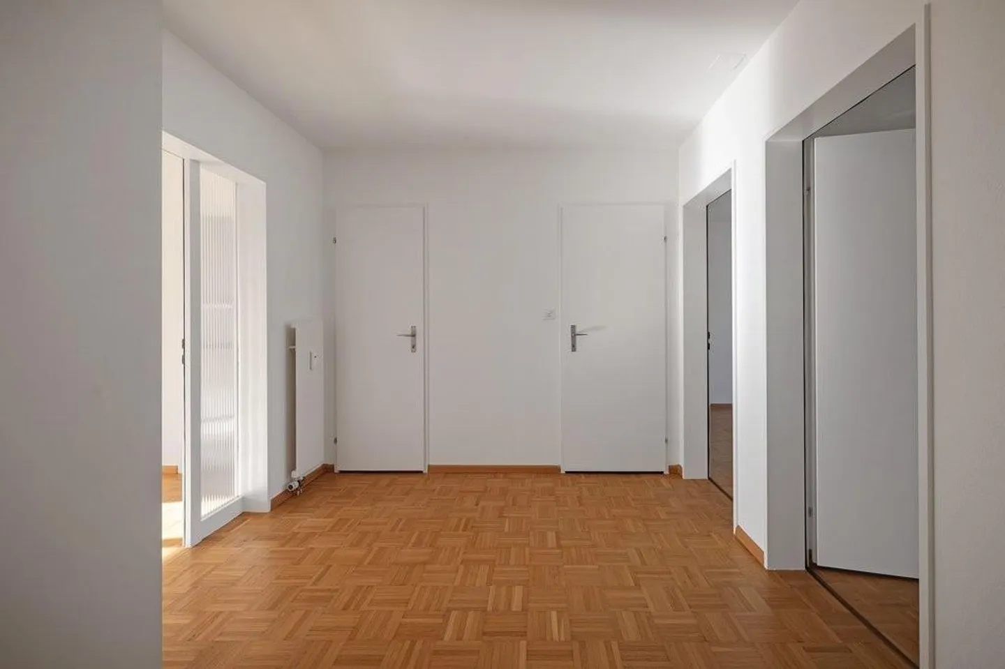 Penthouse with a View of the Green - Photo 4 of 11