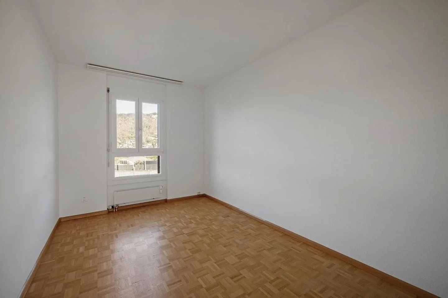 Penthouse with a View of the Green - Photo 5 of 11