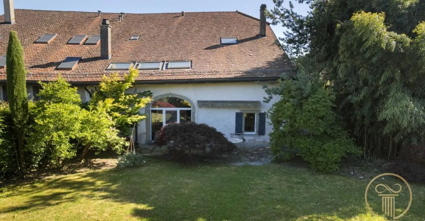 SULLENS, favorite! Village house on the edge of agricultural land. - Photo 2 of 12