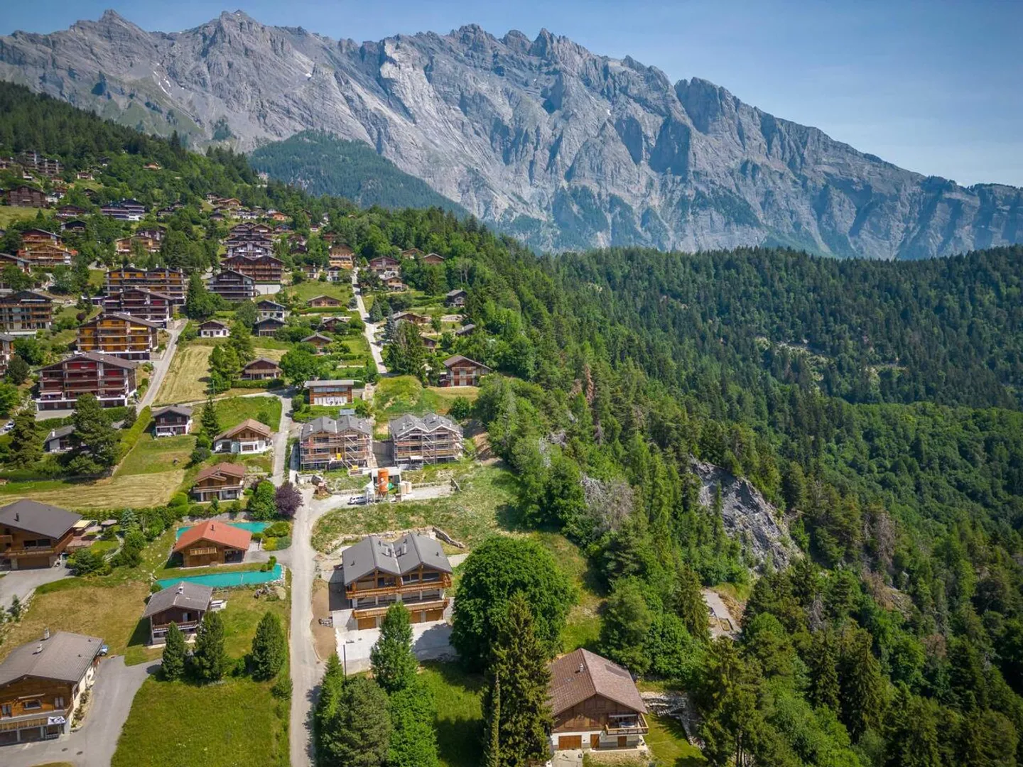 2.5 pièces neuf avec terrasse Sud et vue montagne - Photo 11 of 15