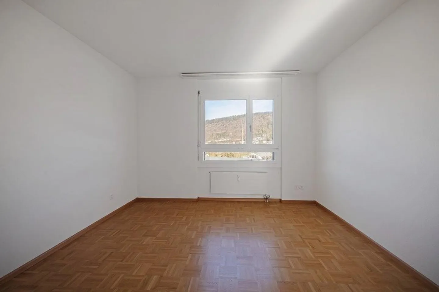 Penthouse with a View of the Green - Photo 6 of 11