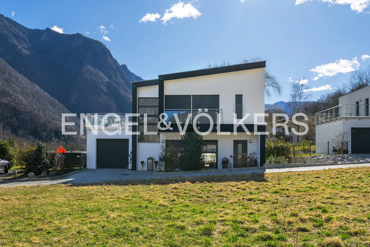 Casa splendidamente situata ad Ai Pian, Cama GR (64) - Foto 1 di 16
