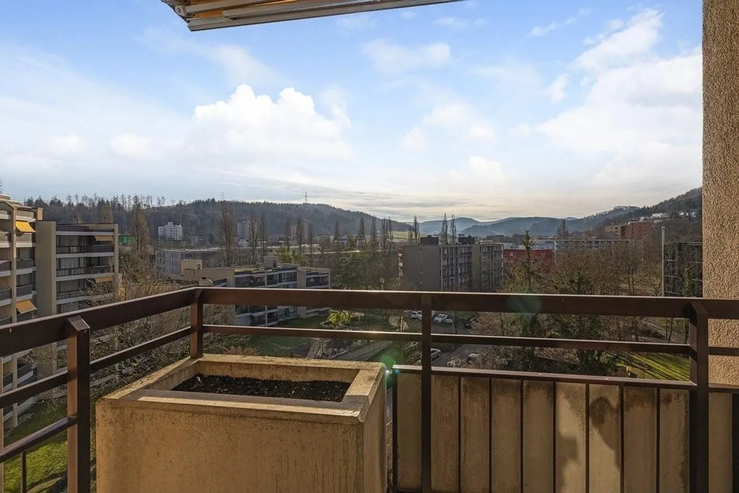 Penthouse with a View of the Green - Photo 9 of 11