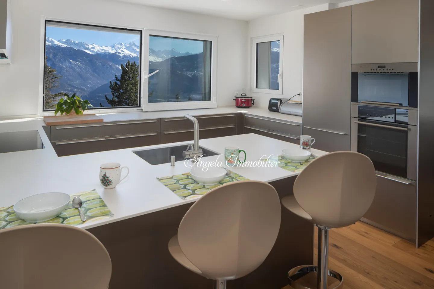 Chalet with Alpine Views - Photo 5 of 9