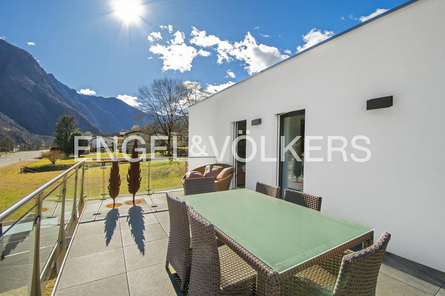Casa splendidamente situata ad Ai Pian, Cama GR (64) - Foto 2 di 16