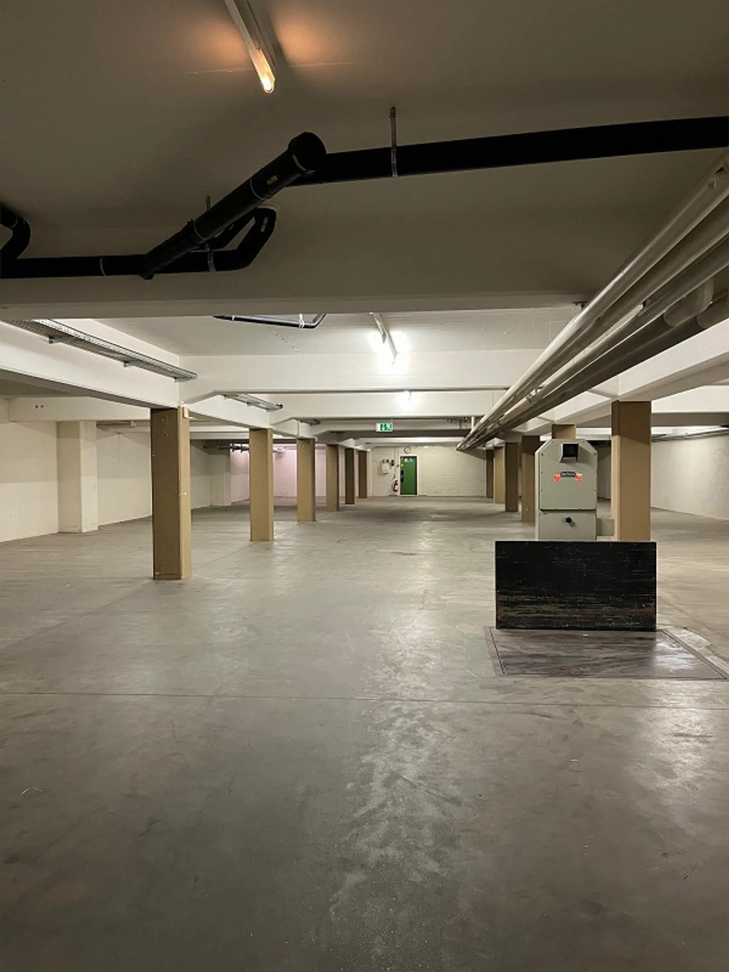 Ampio spazio di stoccaggio in affitto in una posizione comoda! - Foto 2 di 7