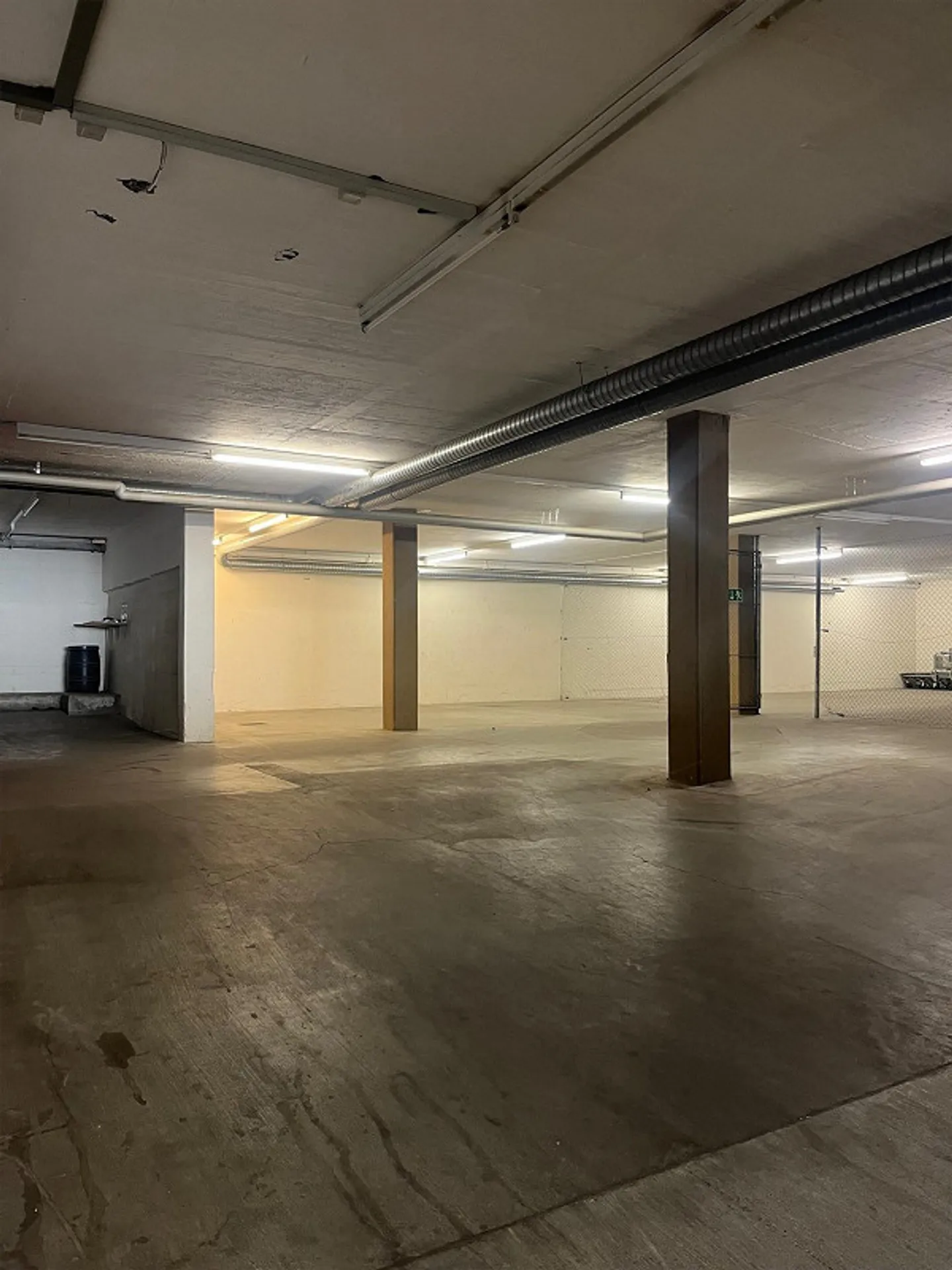 Ampio spazio di stoccaggio in affitto in una posizione comoda! - Foto 3 di 7