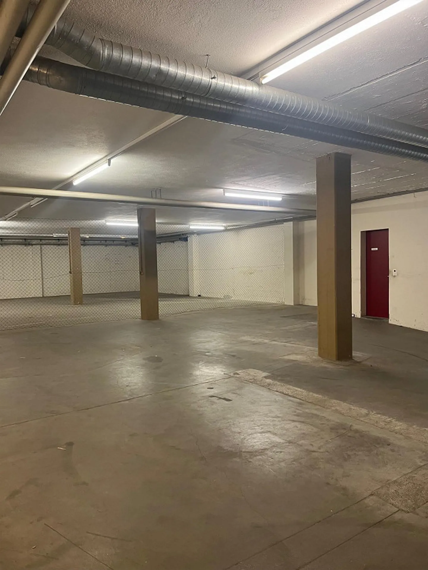 Ampio spazio di stoccaggio in affitto in una posizione comoda! - Foto 4 di 7