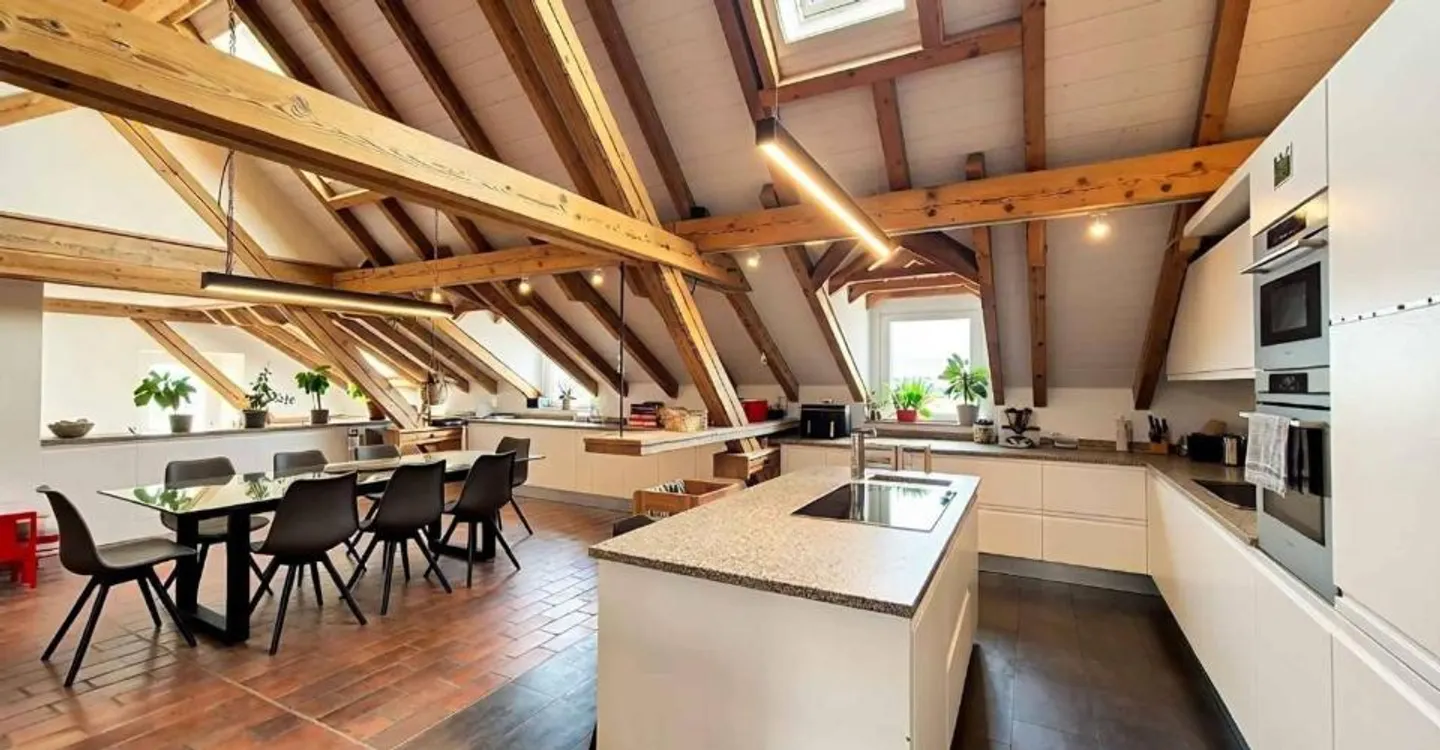 Duplex de 5.5 pièces en attique proche de Romont - Foto 1 di 13