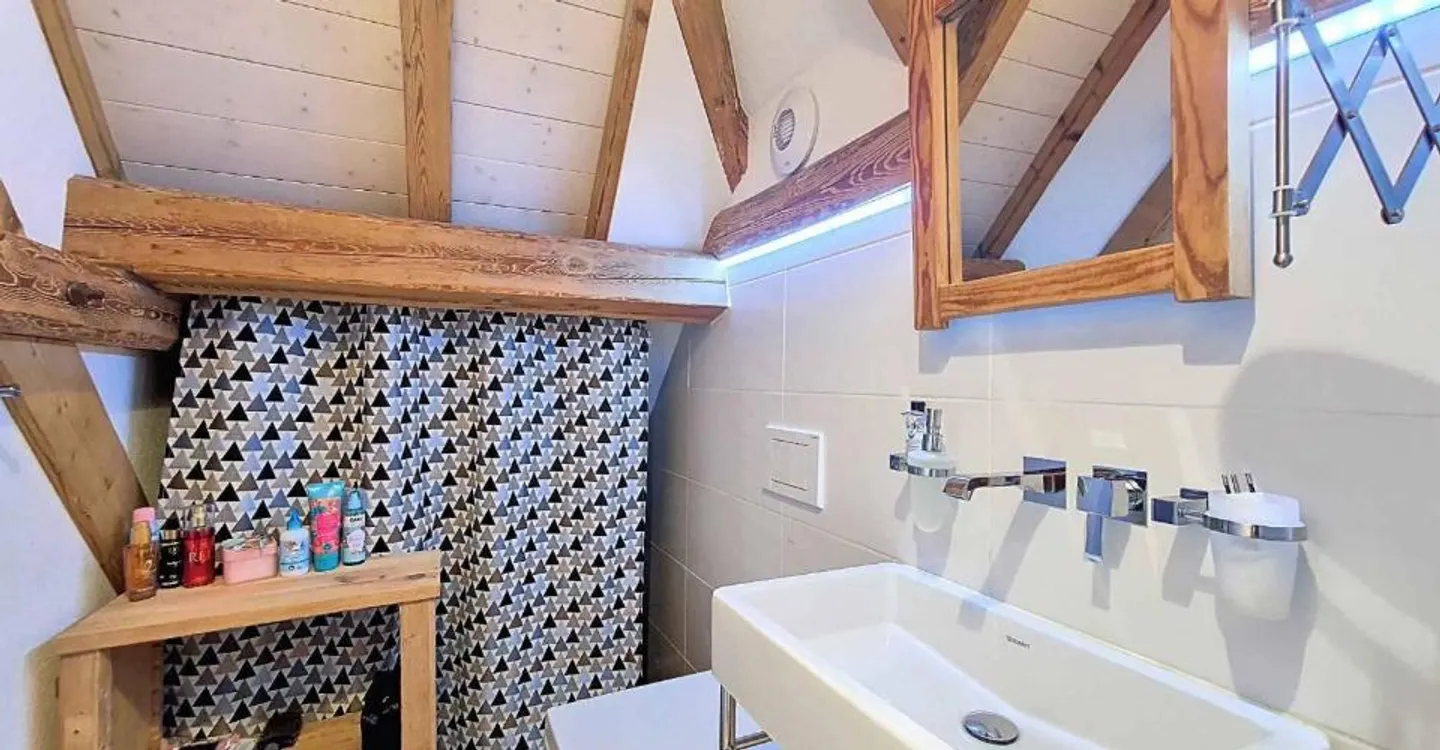 Duplex de 5.5 pièces en attique proche de Romont - Foto 10 di 13