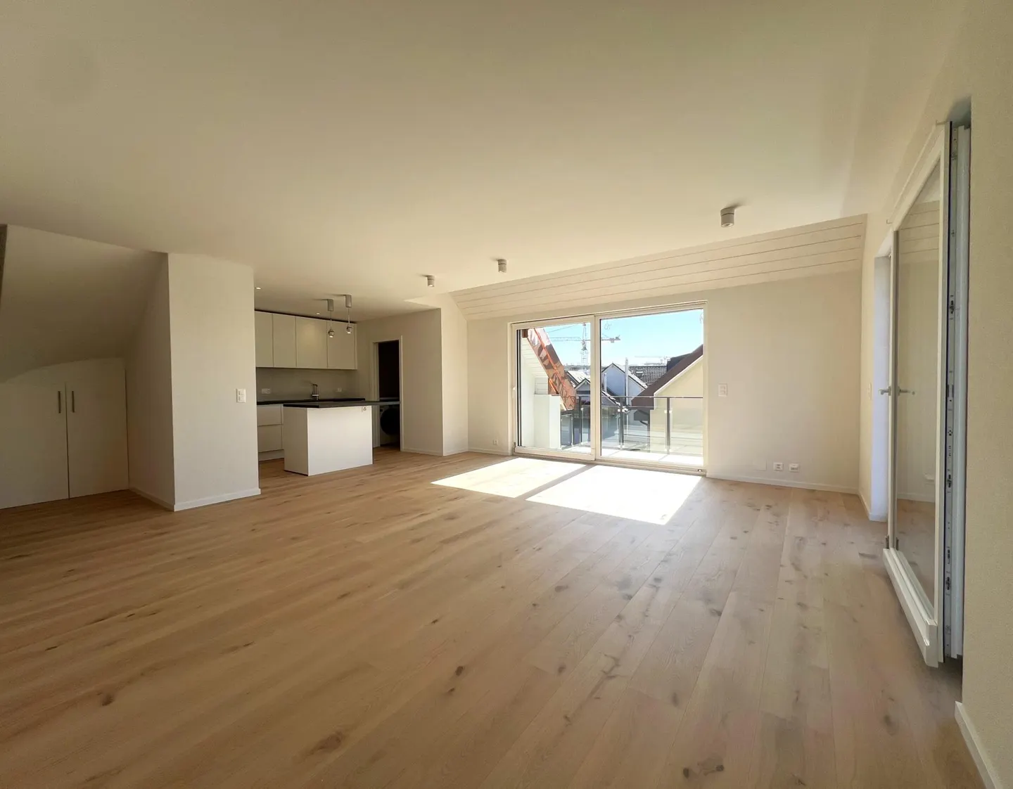 Appartement spacieux avec balcons - Photo 3 sur 13