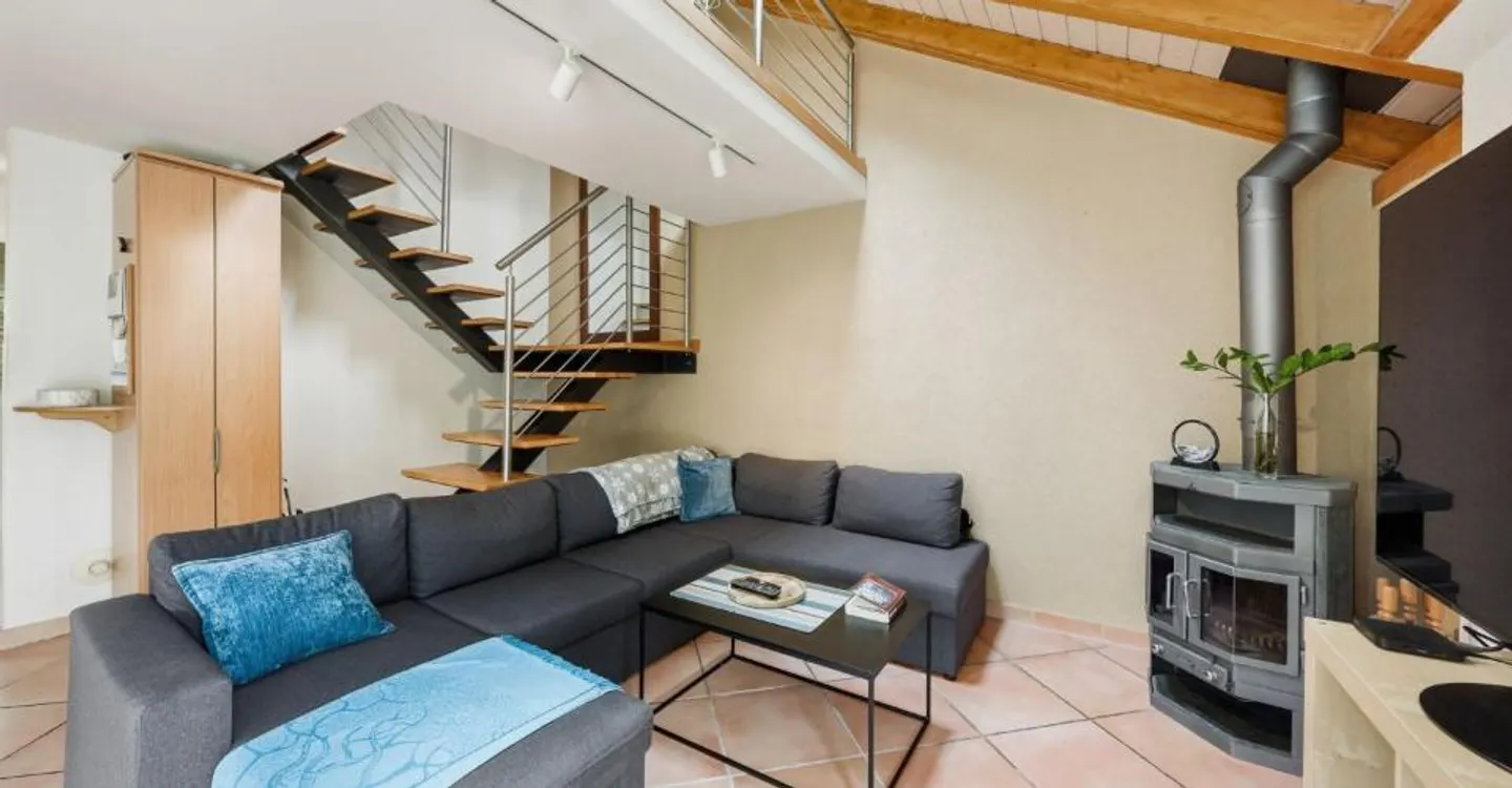 Duplex - Photo 5 of 9