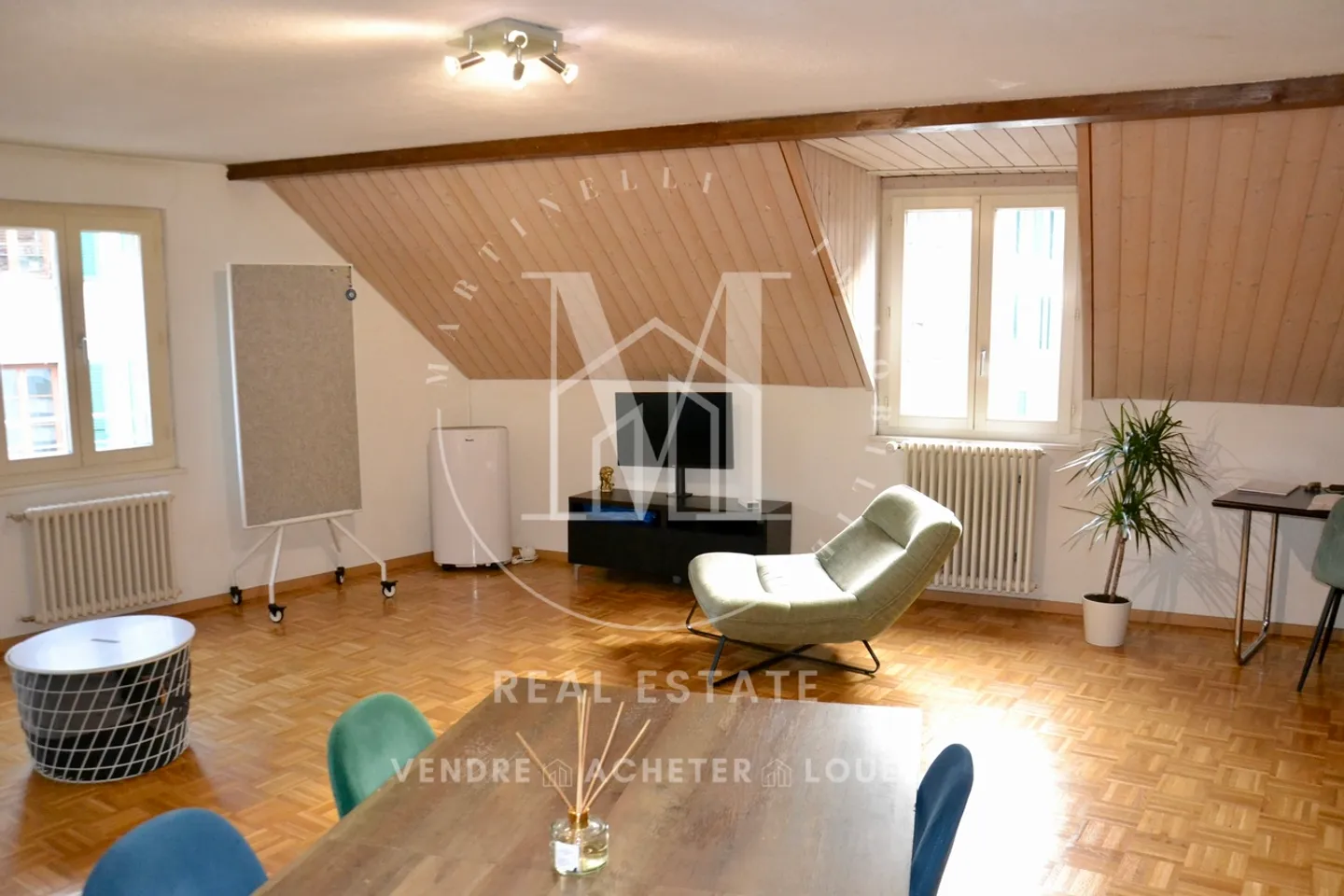 Appartement 2.5 pièces lumineux – Frais d'agence à prévoir - Photo 2 sur 4