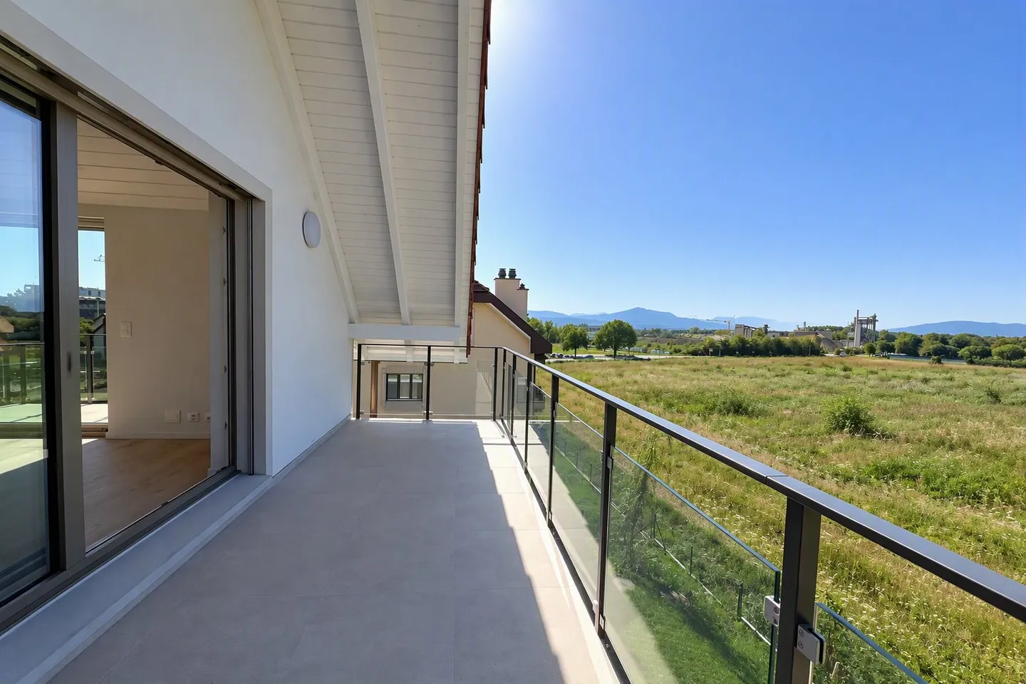 Appartement spacieux avec balcons - Photo 5 sur 13