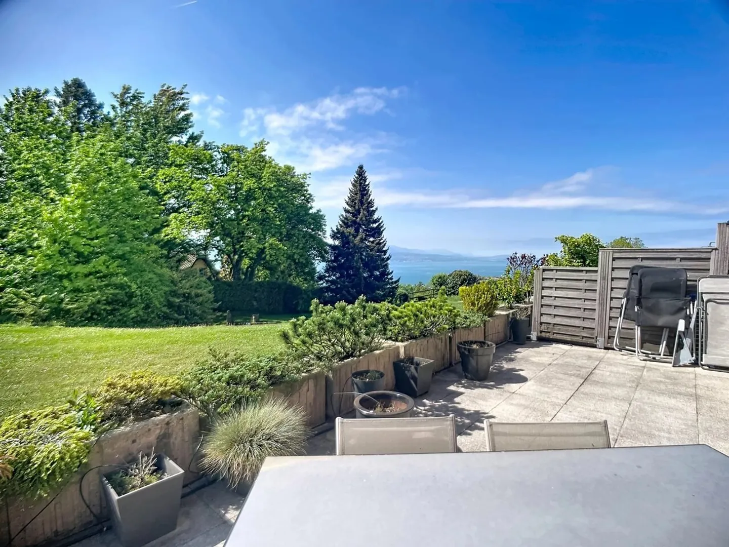 Appartement Charmant avec Vue sur le Lac - Photo 1 sur 11