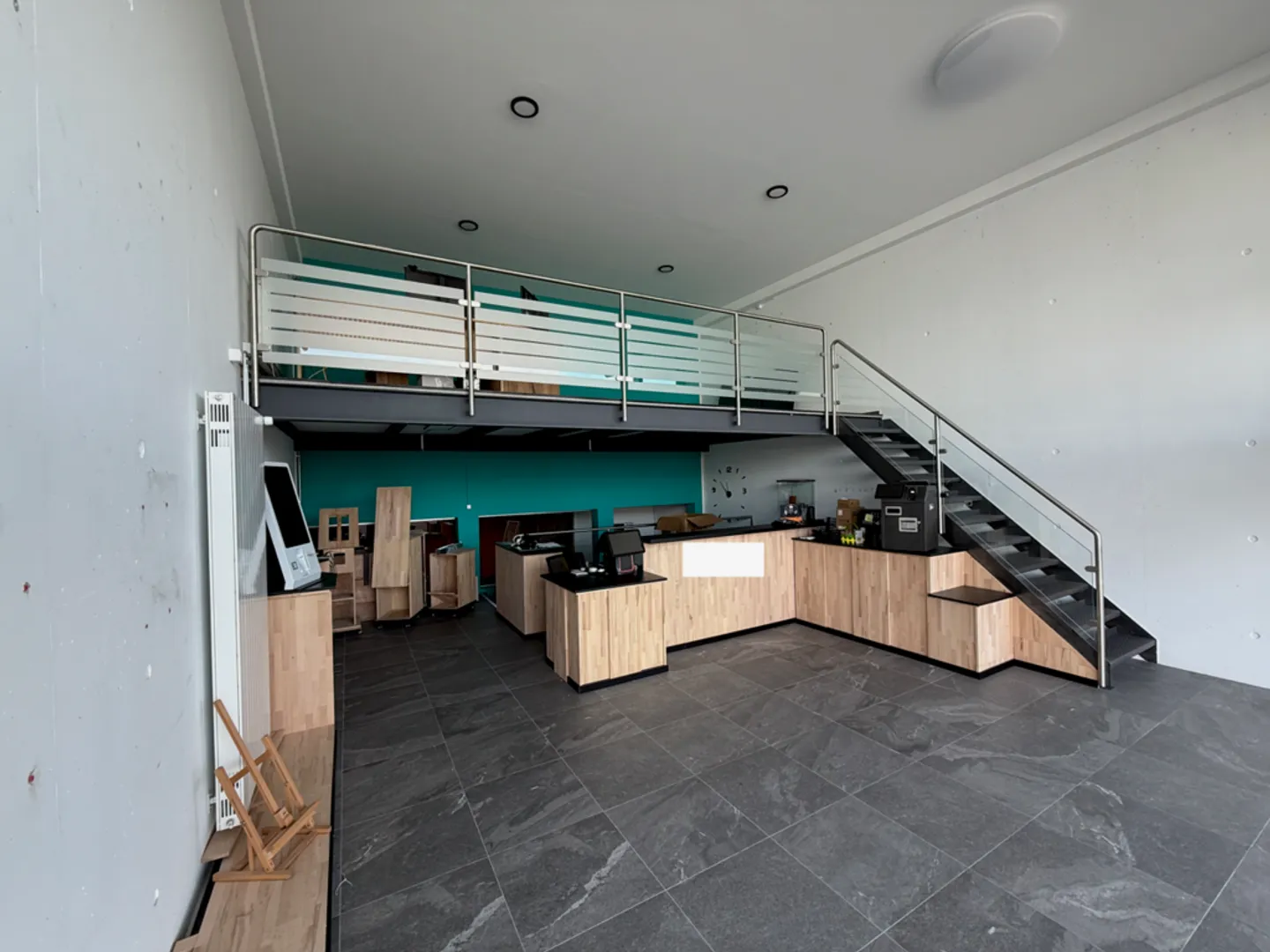 For rent, equipped office-workshop with a kitchenette - Photo 1 of 9