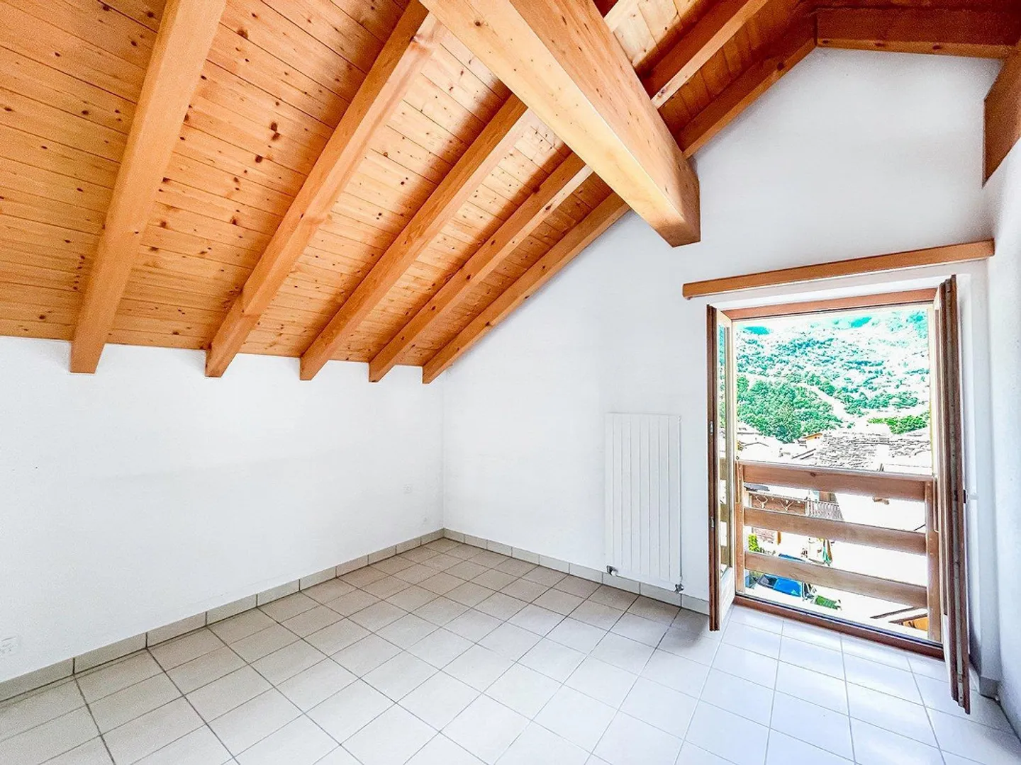 Bleniotal: Casa unifamiliare con giardino e garage - Foto 8 di 13
