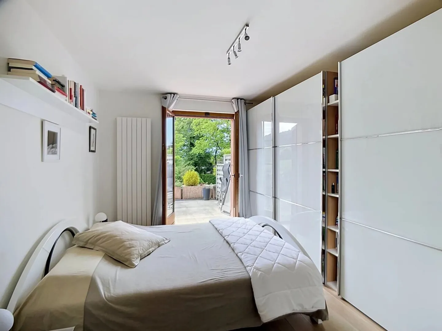 Appartement Charmant avec Vue sur le Lac - Photo 11 sur 11