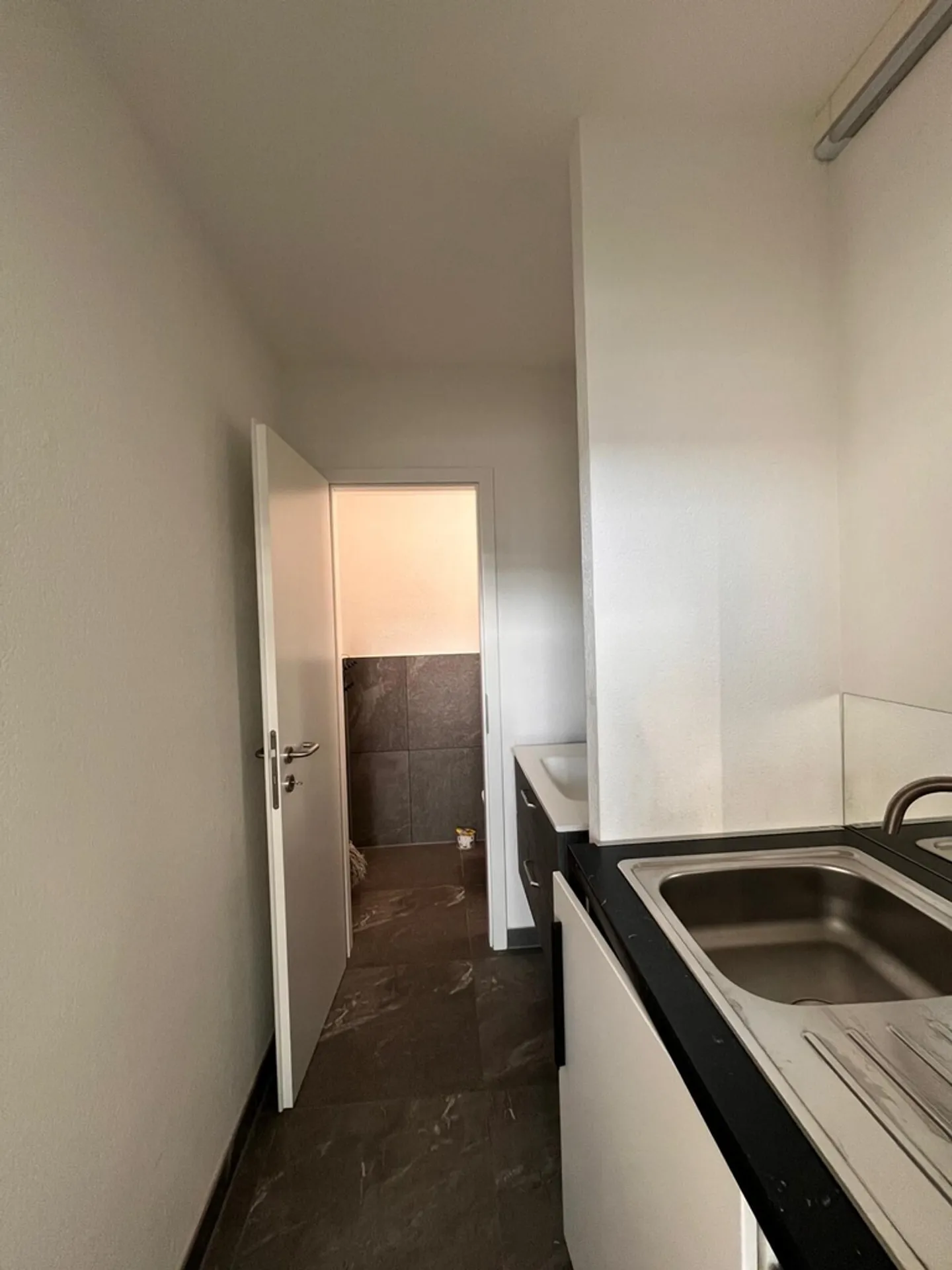 For rent, equipped office-workshop with a kitchenette - Photo 5 of 9