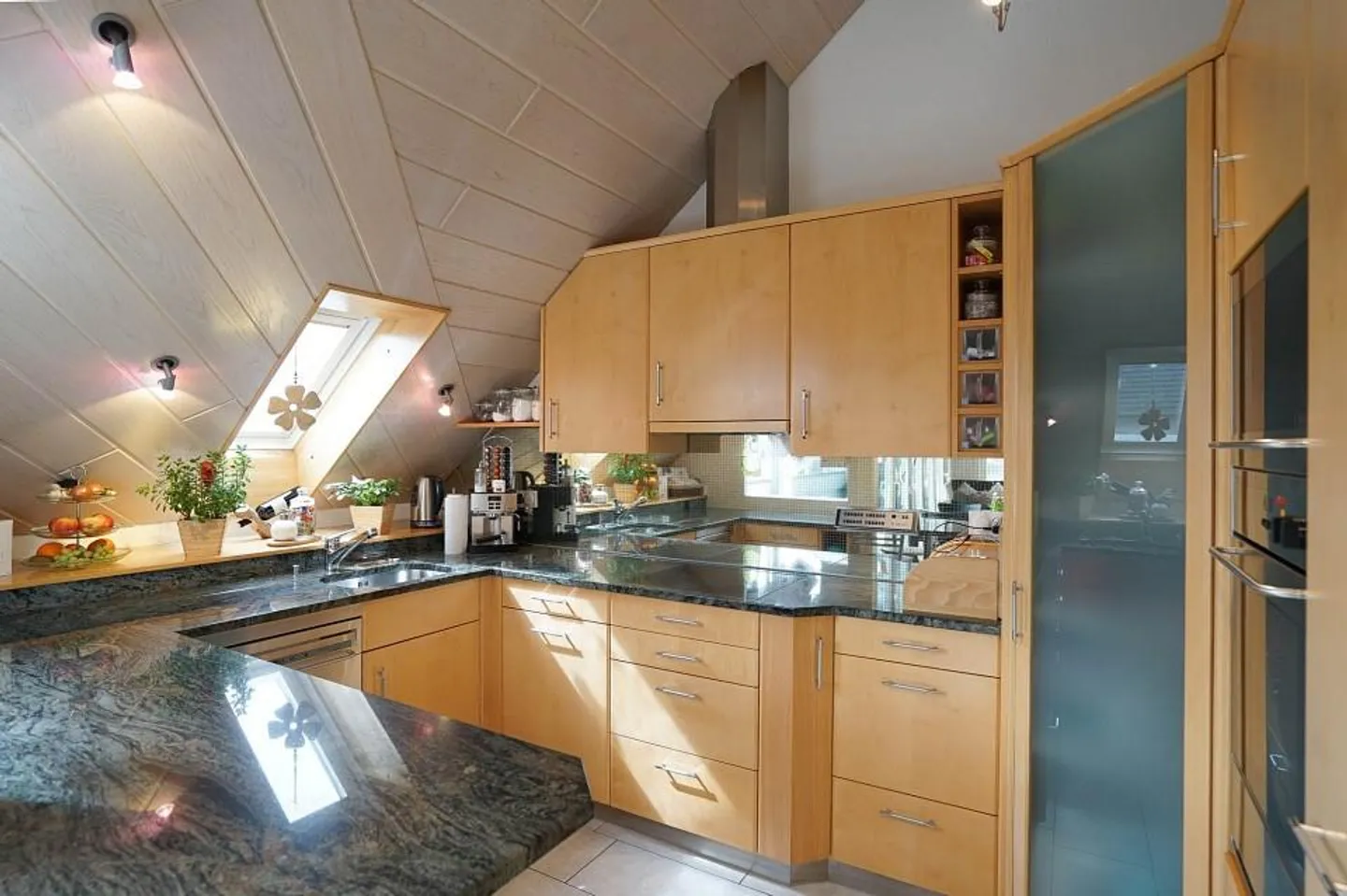 Spacious, elegant and right in the middle: 5.5-room maisonette apartment - Photo 6 of 10