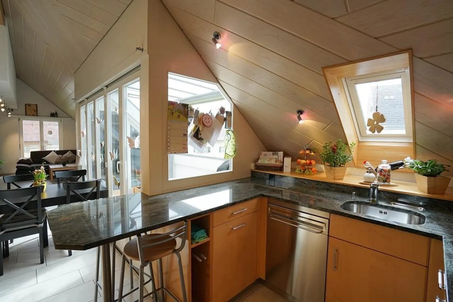 Spacious, elegant and right in the middle: 5.5-room maisonette apartment - Photo 7 of 10