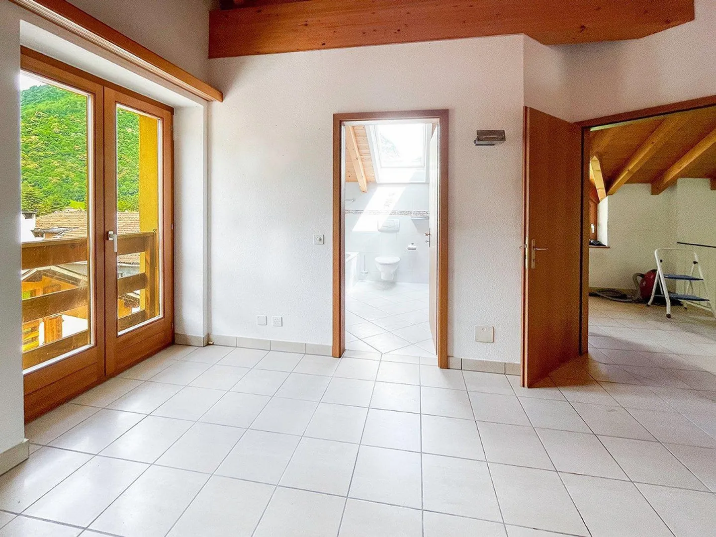Bleniotal: Casa unifamiliare con giardino e garage - Foto 11 di 13