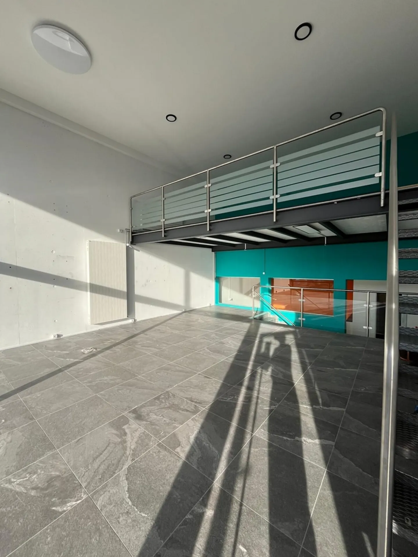 For rent, equipped office-workshop with a kitchenette - Photo 9 of 9