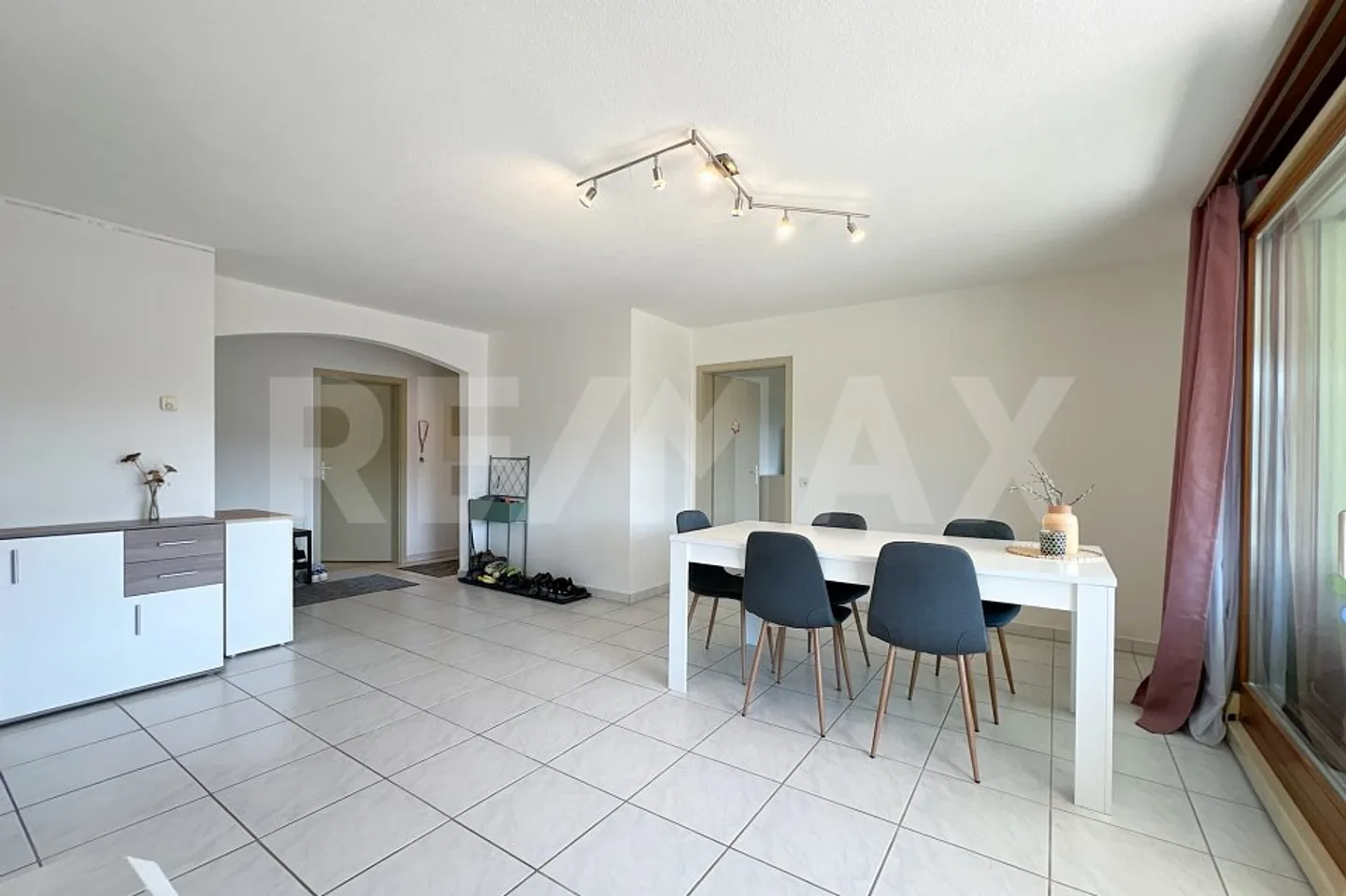 Family-friendly apartment - Photo 2 of 12