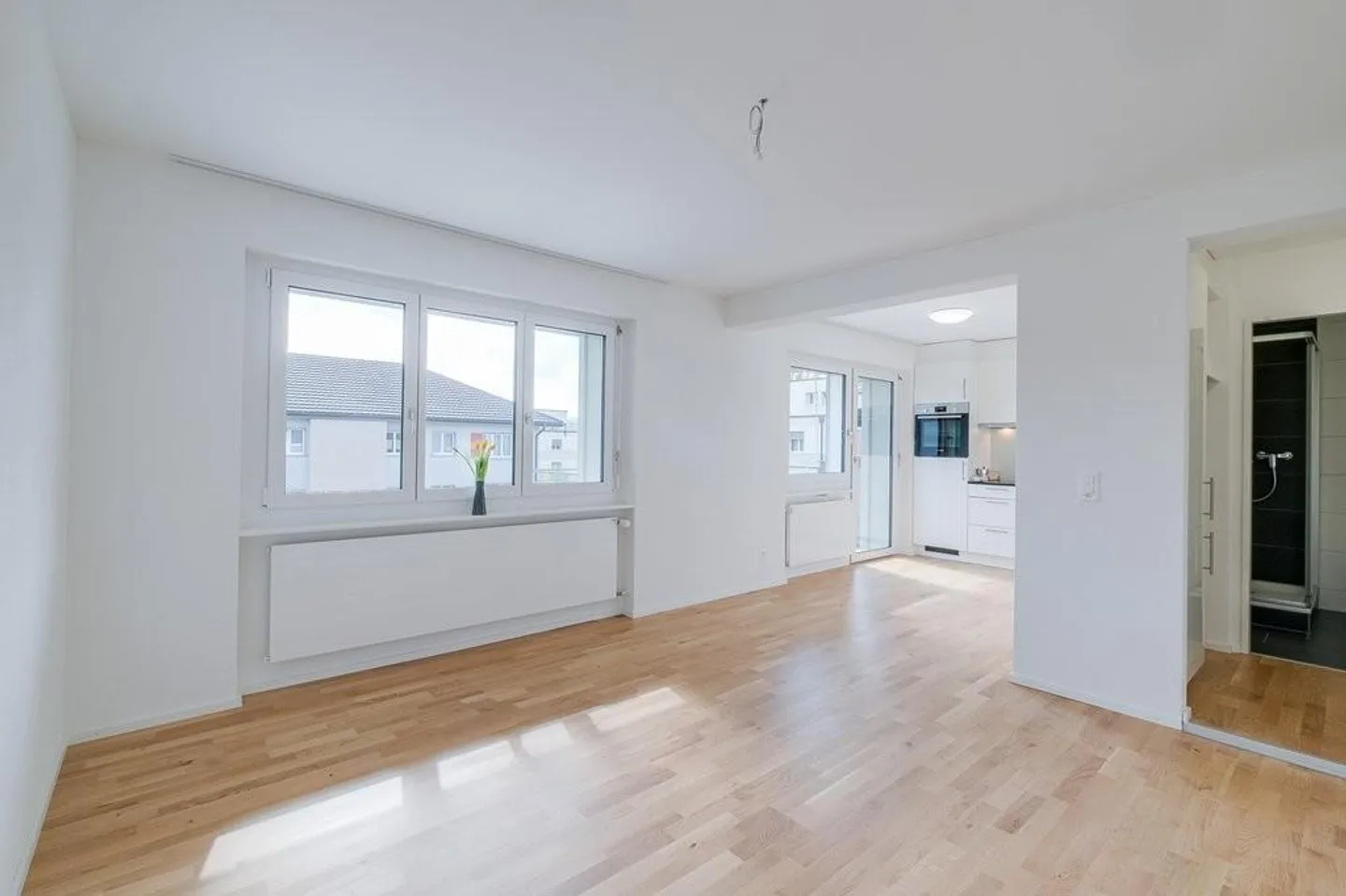 Central and bright apartment - Photo 2 of 8