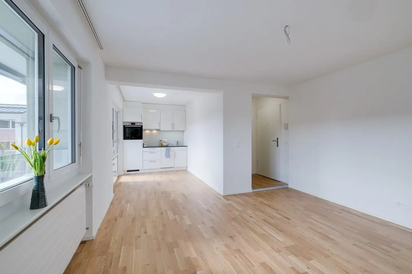 Central and bright apartment - Photo 3 of 8