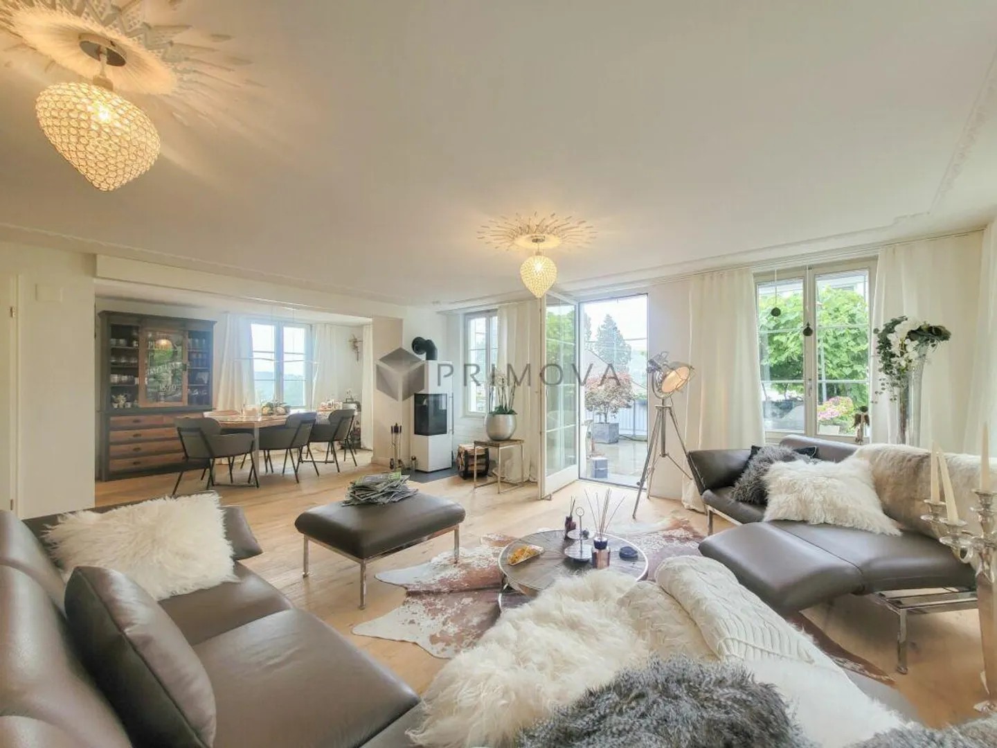 Vie Premium dans un Vêtement Historique : Maison Multifamiliale avec Utilisation Flexible - Photo 2 sur 9