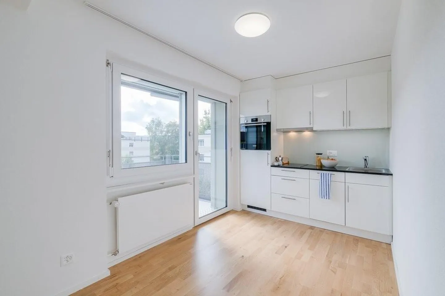 Central and bright apartment - Photo 4 of 8