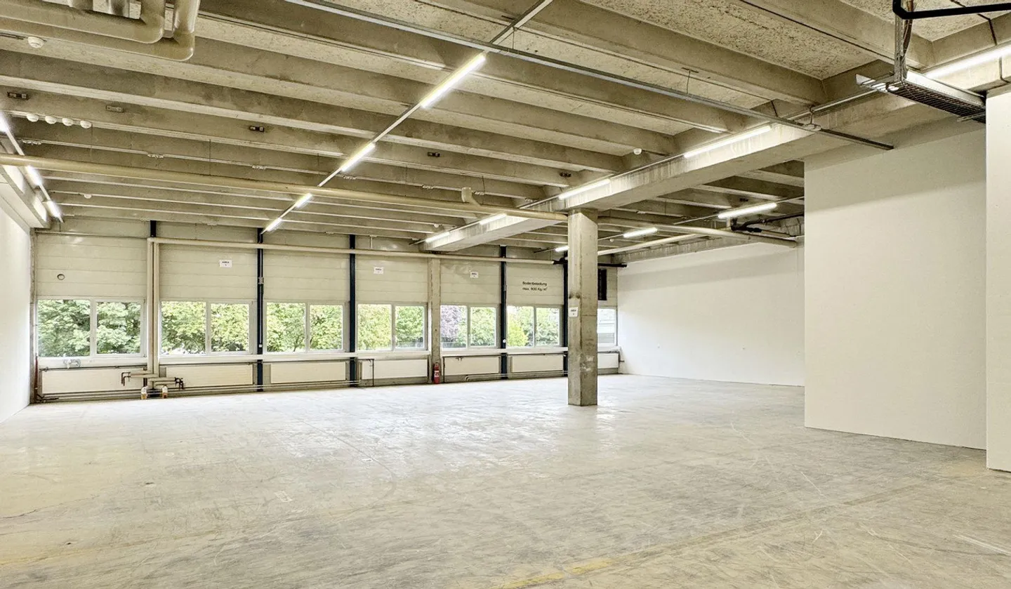560m² - Modern industrial hall with optimal equipment in Biberist - Photo 3 of 13