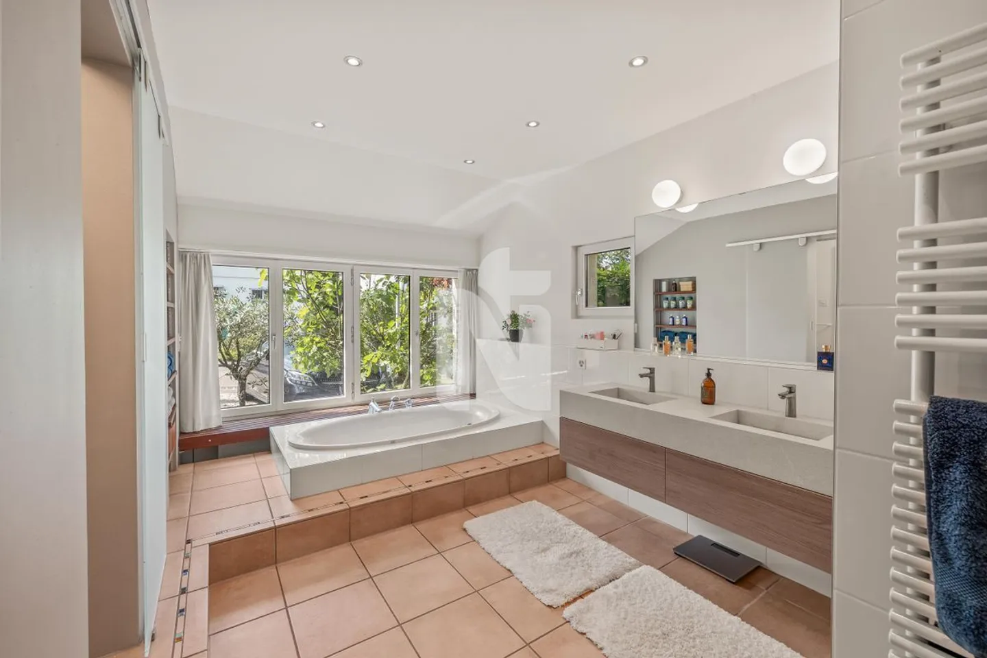 Riservato: Casa unifamiliare molto attraente su Bruderholz con piscina, sauna, giardino e molta privacy - Foto 7 di 12